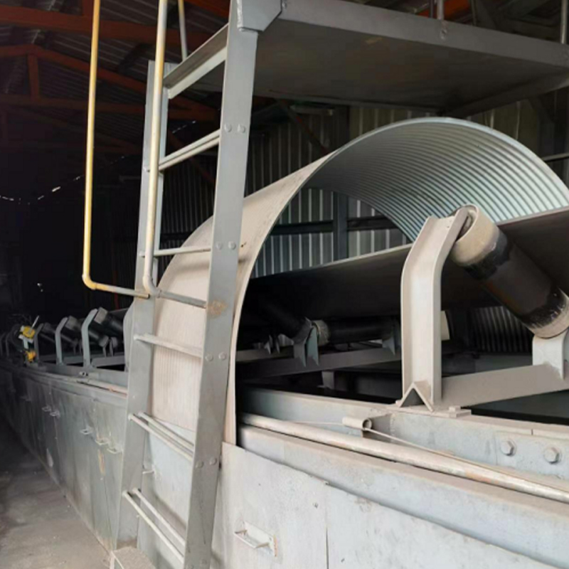 Kapuce uzavřená páskem